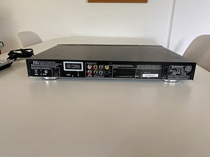 Marantz DV4003 DVD плеер (2 фото из 3)