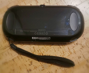 PlayStation Vita/PS Vita (3 foto / 9)