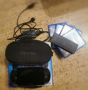 PlayStation Vita/PS Vita (9 foto / 9)