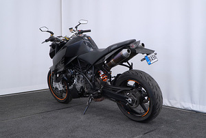KTM 990 Super Duke (3 фото из 9)