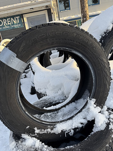 Nokian 215/65/17 (2 foto / 2)