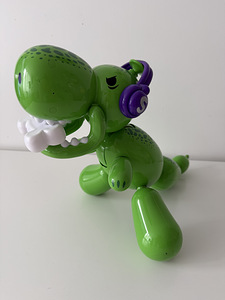 Mängurobot Squeakee the balloon dino. (6 foto / 6)