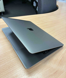 MacBook Air 13” 2020 M1 (2 foto / 4)