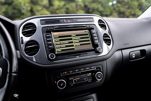 Volkswagen Tiguan (12 foto / 15)