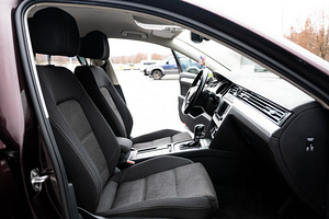 Volkswagen Passat (7 foto / 14)