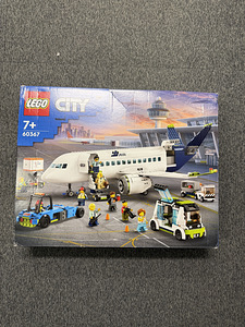 Lego lennuk 60367 LEGO City Reisilennuk (2 foto / 6)