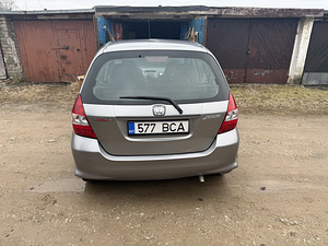 Honda Jazz 2006 aasta (6 foto / 8)