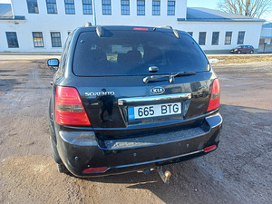 Kia Sorento 2008 (4 фото из 10)