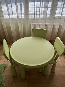 Ikea MAMMUT детский стол + три стула (1 фото из 1)
