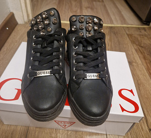 Кроссовки Guess 37размер Новые (3 фото из 3)