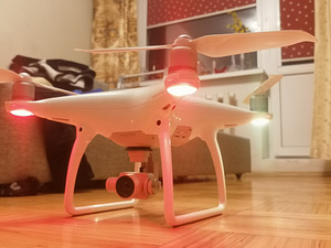 DJI Phantom 4 дрон + 1 аккумулятор (2 фото из 2)
