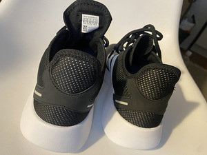 Adidas tossud nr.42 (2 foto / 2)