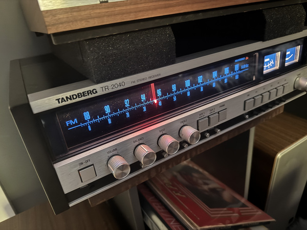 Ресивер Tandberg TR 2040 Black