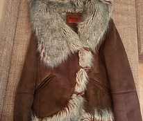 Теплая короткая зимняя куртка с капюшоном, размер M