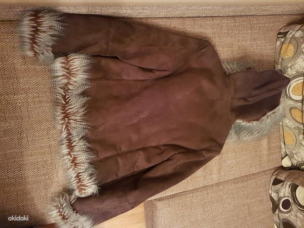 Теплая короткая зимняя куртка с капюшоном, размер M (фото #3)