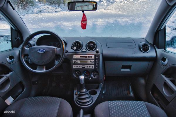 Ford Fiesta 2002 1.4 tdci (фото #2)