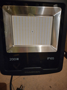 LED - прожектор и светодиодная лента