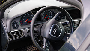 Audi A6 S line 3.2 188 kw Quattro (7 foto / 9)