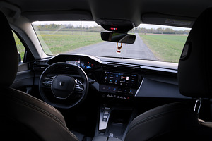Peugeot 308 Allure Pack PureTech 130 AT8 1.2 96kW (7 foto / 10)