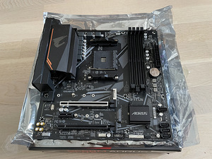 GIGABYTE B550M AORUS ELITE (1 foto / 2)