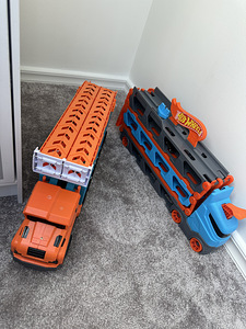 Hot wheels auto (2 foto / 3)
