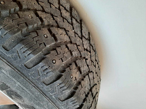 Nokian hakkaepelita 225/70/16 naelrehv m+s Dotz veljel (1 фото из 4)