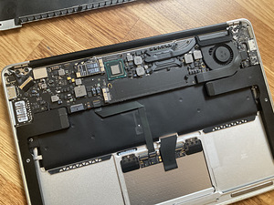 MacBook Air 13" 2011 varuosadeks (MÜÜDUD) (3 foto / 3)