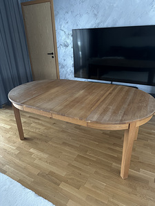 Tammepuidust pikendatav söögilaud (5 foto / 6)