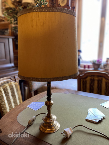 Настольная лампа на латунной ножке (фото #1)