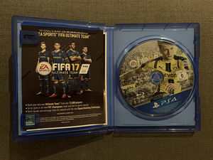 Metal Gear Solid: Phantom Pain + Fifa 17 PS4 (4 foto / 4)