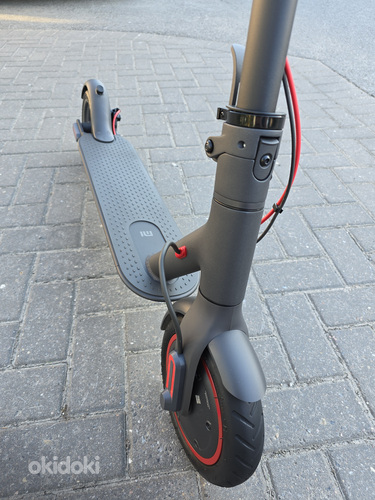 Самокат Xiaomi Mi M365 Pro Electric Scooter (фото #2)