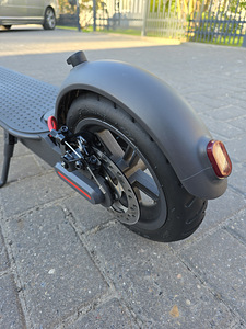 Самокат Xiaomi Mi M365 Pro Electric Scooter (6 фото из 10)