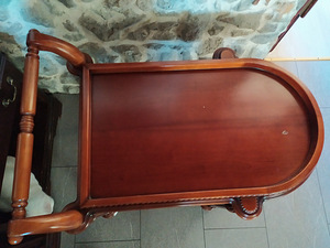 Сервировочный столик (1 фото из 4)