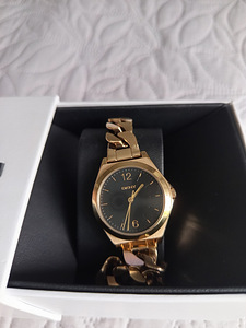 DKNY kellad (2 foto / 6)