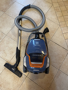 Пылесос Electrolux ZUODELUX+ (2 фото из 9)