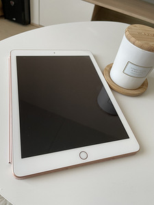 iPad 6 Wi-Fi 32 GB + smart cover+ apple pencil (2 foto / 4)