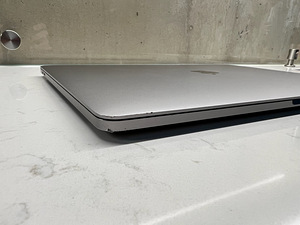 MacBook Pro 15.4” 2017 Space Grey / TouchBar (8 foto / 8)