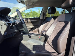 Volkswagen Passat (8 фото из 9)