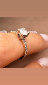 Valgest kullast 585 sõrmus diamonds