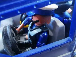 Playmobil tuletõje- ja politseiauto paadiga (9 foto / 10)