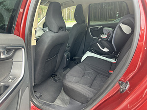 Volvo XC60 (12 фото из 15)
