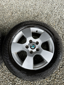 Skoda 15 дюймов оригинальные литые диски 6,5J ET50 (2 фото из 6)