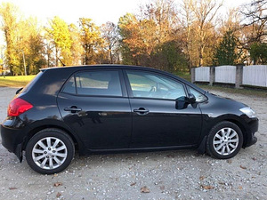 TOYOTA AURIS (5 фото из 7)