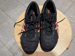 Кроссовки asics (1 фото из 3)