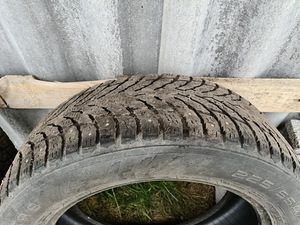 R17 225/55/17 Hakkapeliitta 9 (5 foto / 7)