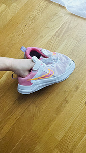 Кроссовки Nike (2 фото из 9)