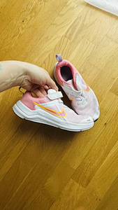 Кроссовки Nike (4 фото из 9)