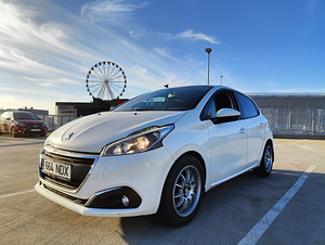 Peugeot 208 1.6 (2 foto / 15)