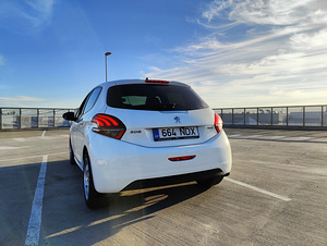 Peugeot 208 1.6 (3 foto / 15)