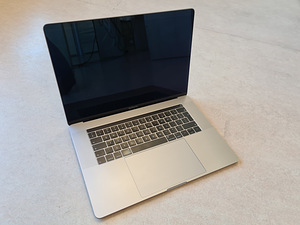 MacBook Pro 15 2018 i7-8750H / 16 ГБ / 256 ГБ / 15,4 дюйма / 4xТБ / TouchBar